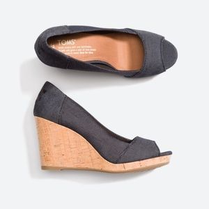 Tom’s Stella Peep Toe Wedge. Size 10